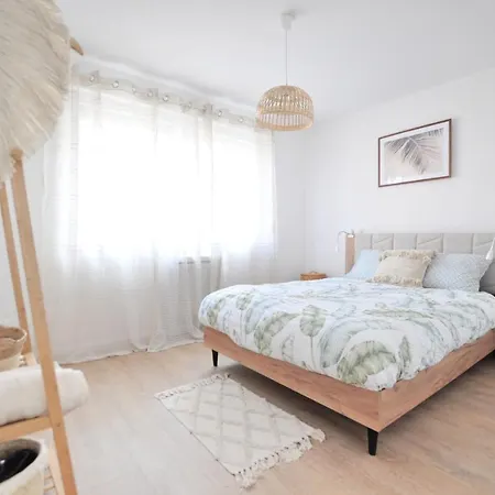 Moderne A Rosendael Apartment *